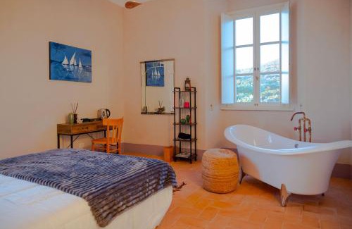 Isola del Giglio Resort | Faro Capel Rosso