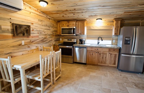 Hatch Apartment | Farriers Quarters Studio on 280 acre Sevier River Ranch - 2 Queen Beds