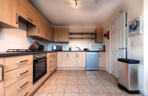 Holbrooks House | Fast Wi-Fi, Parking Available, Special Discount & Contractors in Coventry