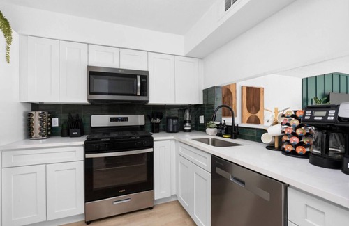 South Lamar House | Fast Wifi Desks SoCo DT Zilker -Pet