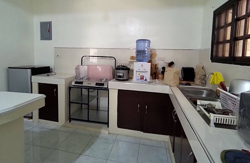 Naic House | FAST WIFI | PRIVATE | GATED | 1 Master Bedroom