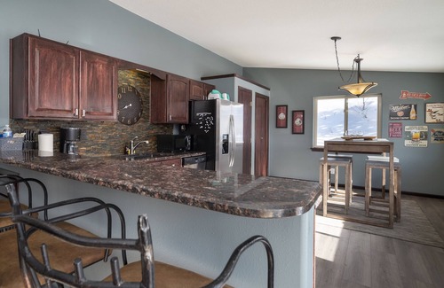 Grand View Highlands House | Fawn Drive 2 Bedroom Home by Redawning