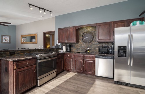 Grand View Highlands House | Fawn Drive 2 Bedroom Home by Redawning