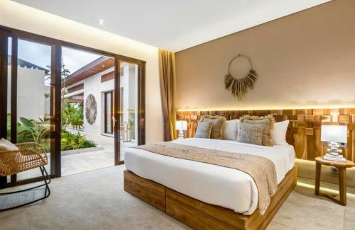 Pejeng Kawan Villa | Fazeela Luster 6 BR Private Pool Villa ZN311