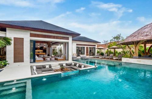 Pejeng Kawan Villa | Fazeela Luster 6 BR Private Pool Villa ZN311