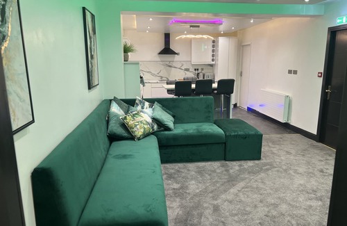 Blackpool Town Center Apartment | Feathers suite lovely newly renovated