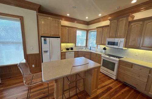 Treasure Beach Village House | FEELIN' BETTER Large Home w/Elevator, Private Office & Balcony views of SGI