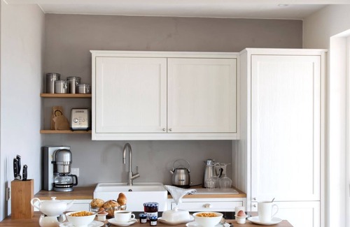 Nieby House | Feenkraut das Atelierhaus Unter Reet für bis zu 8 Personen, Direktem Seeblick