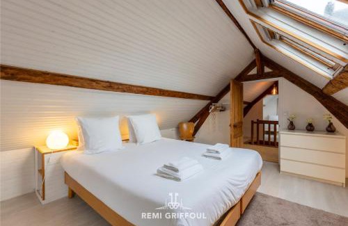 Enclos Apartment | Fenêtres sur cour 3 Duplex in the Heart of the City Center 4 Guests