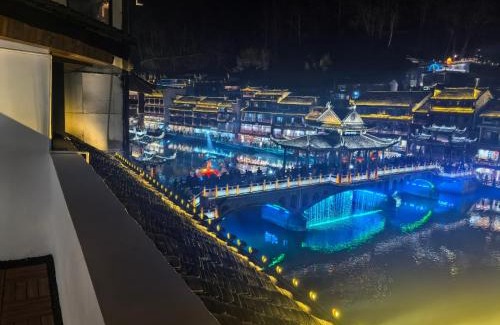 Fenghuang House | Fenghuang Color River View Villa