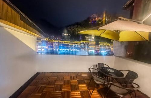 Fenghuang House | Fenghuang Color River View Villa