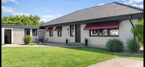 Ivetofta House | Ferienhaus Kronenpark, Angelcamp mit Angelboot, Kanus, Fahrräder, Jakuzzi, uvm.