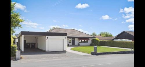 Ivetofta House | Ferienhaus Kronenpark, Angelcamp mit Angelboot, Kanus, Fahrräder, Jakuzzi, uvm.