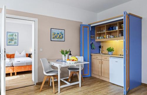 Kuehlungsborn Apartment | Ferienhof am Leuchtturm für Gruppen bis 25 Personen OFC 04