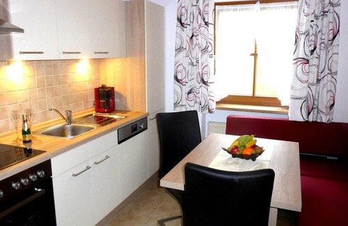 Oberschonau Apartment | Ferienwohnung für 1 bis 4 Personen, 58 qm, mit 2 separaten Schlafzimmern und Terrasse