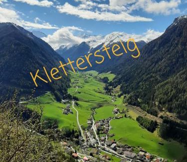 Vals Apartment | Ferienwohnung Eller 79