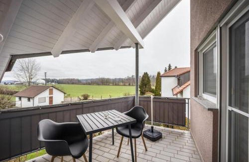 Wolpertswende Apartment | Ferienwohnung im Grünen, 10 km RV, 30 km Bodensee, Küche Bad Balkon