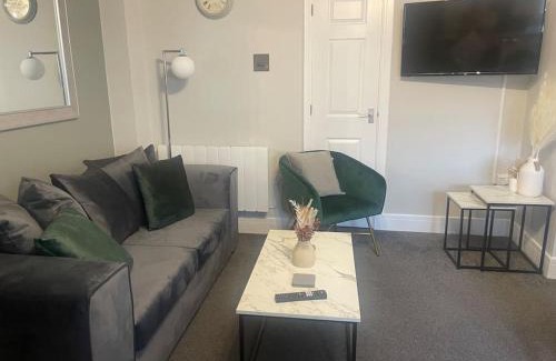King's Lynn Apartment | Fern House - by Shortstays4u A Modern 2 bedroom Townhouse with free parking in the town centre!