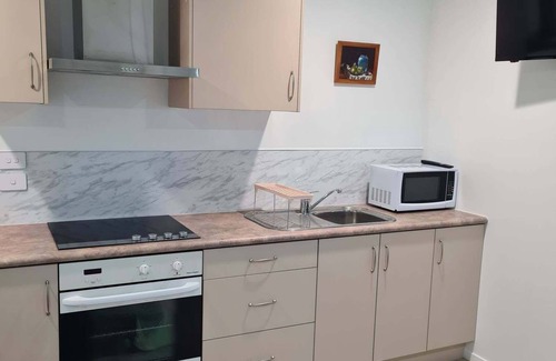 Pukehangi Apartment | Fern & Stars one bedroom StudionIdeal for short term stay in Rotorua