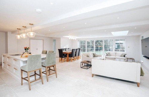 Medmenham House | Ferry House - Close to Marlow & Henley