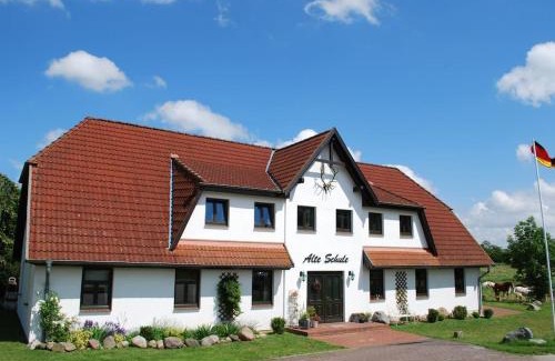 Dargun Apartment | FeWo Rügen Mecklenburg Pool Alte Schule Barlin