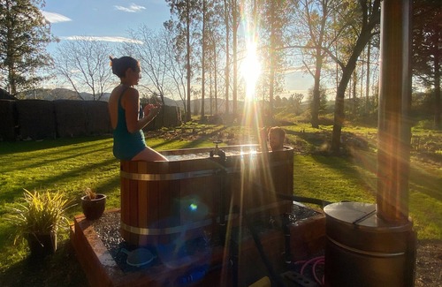 Arundel House | Fiery Peak Glampsite with Stargazing & Hot tub