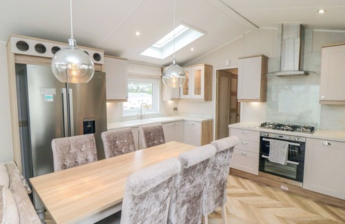 Cayton Bay Cottage | Finch 65