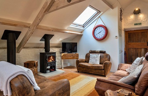 Ross-on-Wye Cottage | Finest Retreats | Lynx Lodge - Exotic Animal Sanctuary