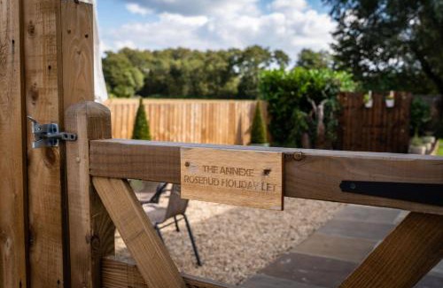 Wedmore House | Finest Retreats - Rosebud Cottage