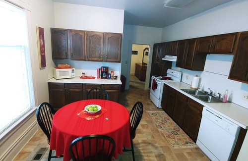 Owosso House | Fins Inn Apt A