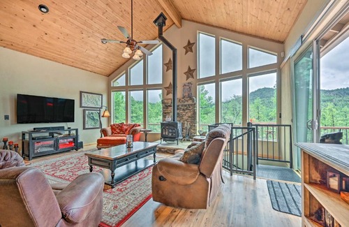 Groom Creek House | Fire Pit, Deck and Grill Serene Prescott Cabin!