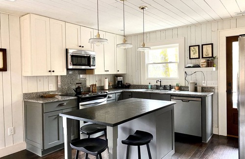 Highlands Cottage | FireFly Creek 2.9 Miles to Highlands