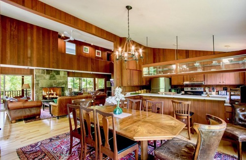 Manchester House | Fireplace, deck, pool, tennis, sauna, double height ceilings, Dogs welcome, views!