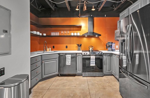 Brazos Condo | Fireplace, Parking, Baylor, Magnolia, Pets OK