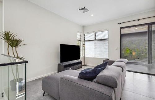 Maylands House | First-Class Townhouse w free parking and Wi-Fi