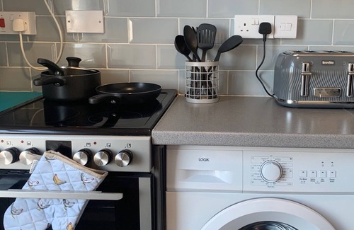 South Shore Apartment | First Floor Family Friendly Apartment in Blackpool, Free Parking Available