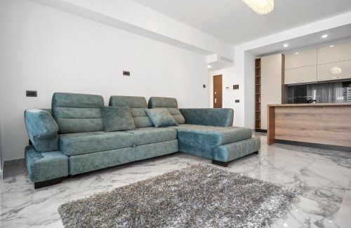 Constanta Apartment | First Residence & Parking