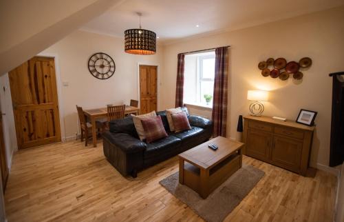 Wick Apartment | Fisherman Cottage - ideal for Trades and couples part of Langley Serviced Apartments Has outside steps