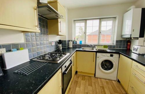 Grimsby House | "Fishermans House" By Greenstay Serviced Accommodation - Large 4 Bed House With Parking - The Perfect Choice For Contractors, Families & Mixed Groups