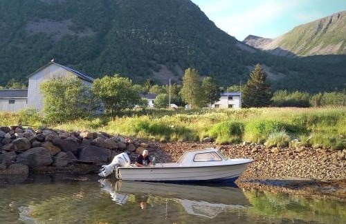 Torsken Apartment | Fishermens House, 3 bedrooms apartment near the sea Medby Senja