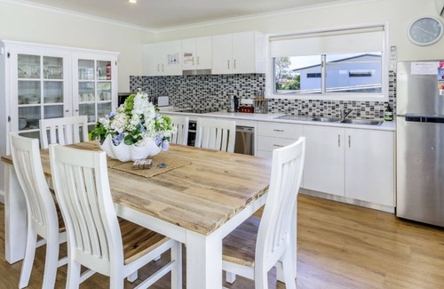 Bellara Apartment | Fishing and Swimming at Your Doorstep