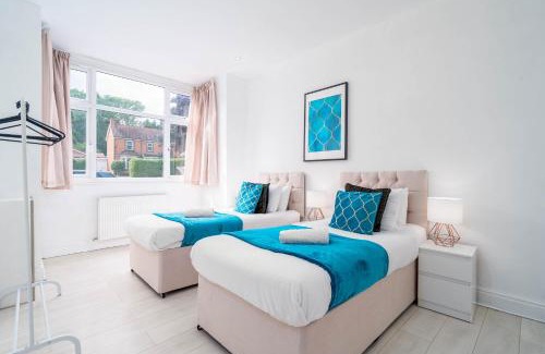 Stirchley House | Five Bedroom Townhouse - Near City Centre - Edgbaston - On Street Parking - Wifi - Netflix - 974P