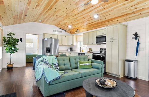 Williamstown Cabin | Five Neighboring Cabins at Eden Reserve