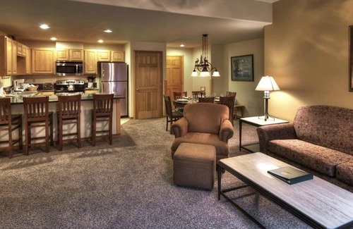 Four O'Clock Condo | Five Star Ski Vacation in Breckenridge!n3 bedroom/3 bath Sleeps 10