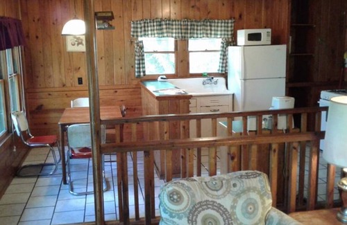 Hot Springs Cabin | FIVE POINTS~LAKE HAMILTON: Cabin#5 ~ 2 Story, 2BR w/Queen Beds, Futon in LR, Full Kitchen, Breakfast "Fixins" Provided, Great Lake View