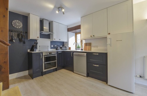 Kingsbridge Cottage | FIXIT COTTAGE, family friendly, with pool in Kingsbridge