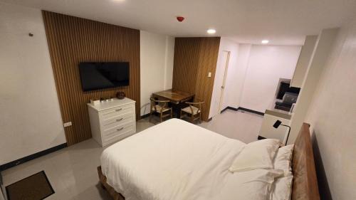 Las Pinas Apartment | Flat 35, Unit 1F