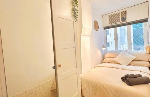 Sheung Wan Apartment | Flat B, private bathroom, private kitchen pantry