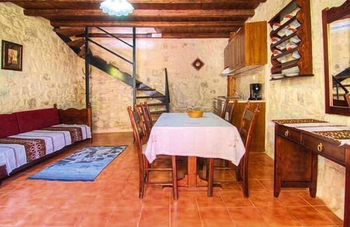 Vlichada Apartment | Flat in Bali with Balcony