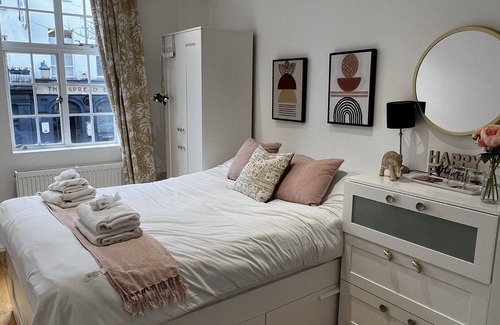 Camden Town with Primrose Hill House | flat in London